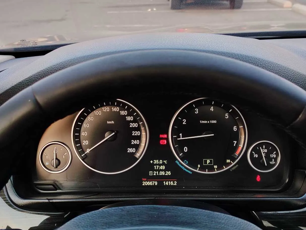 Car image 26