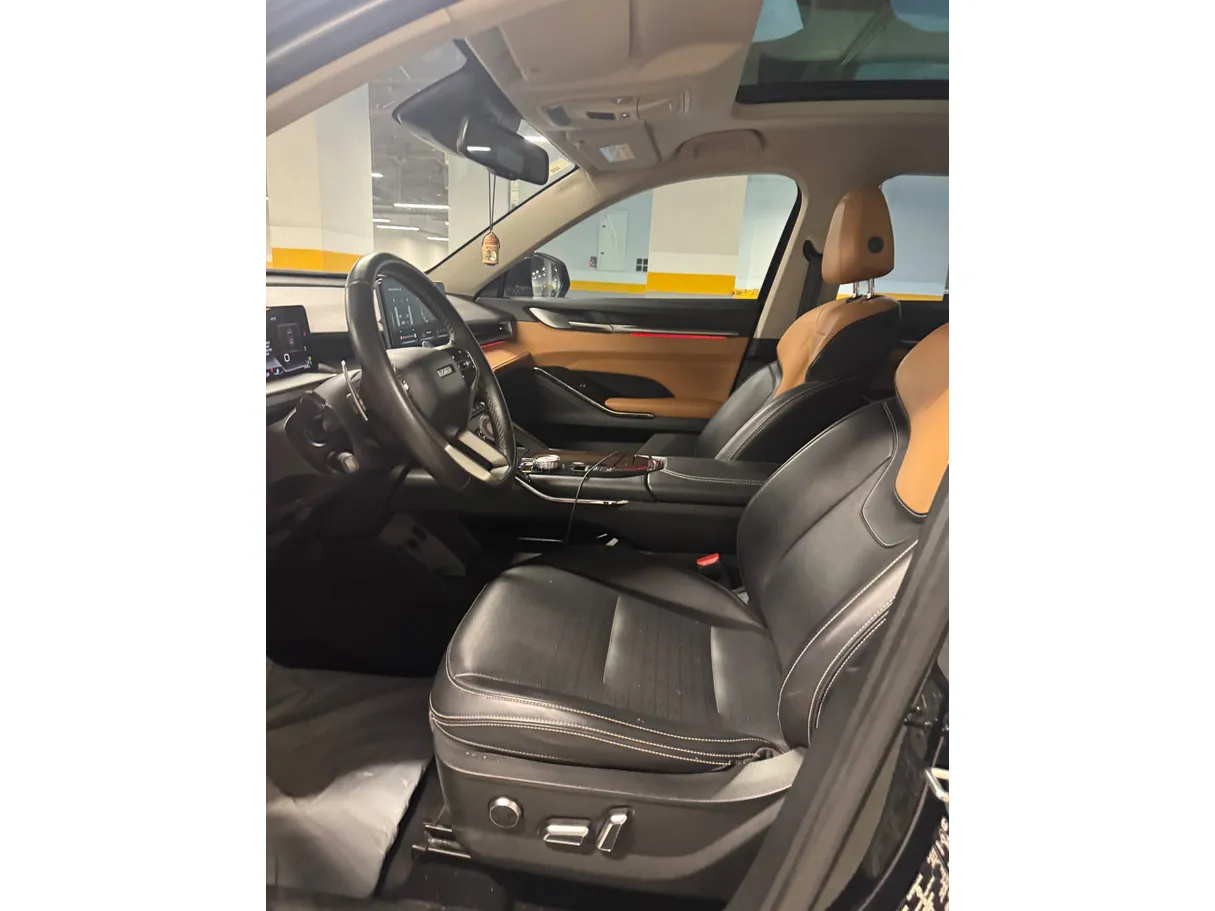 Car image 11