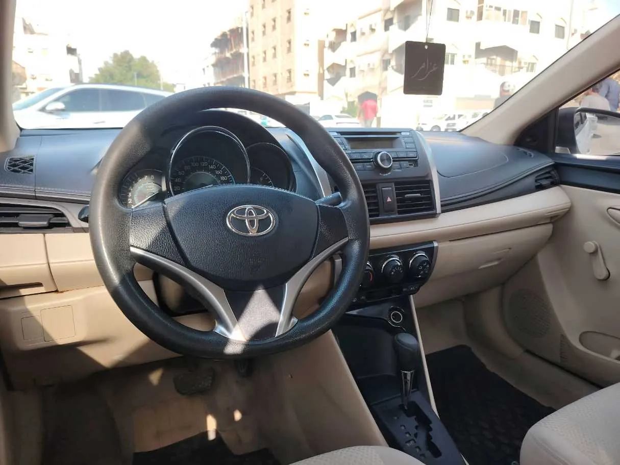 Car image 26