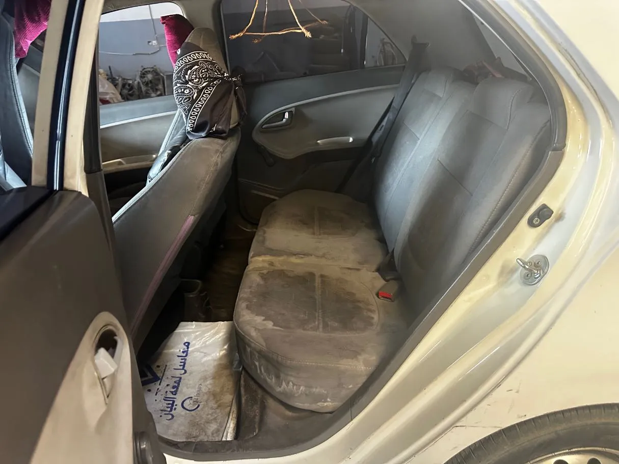 Car image 15