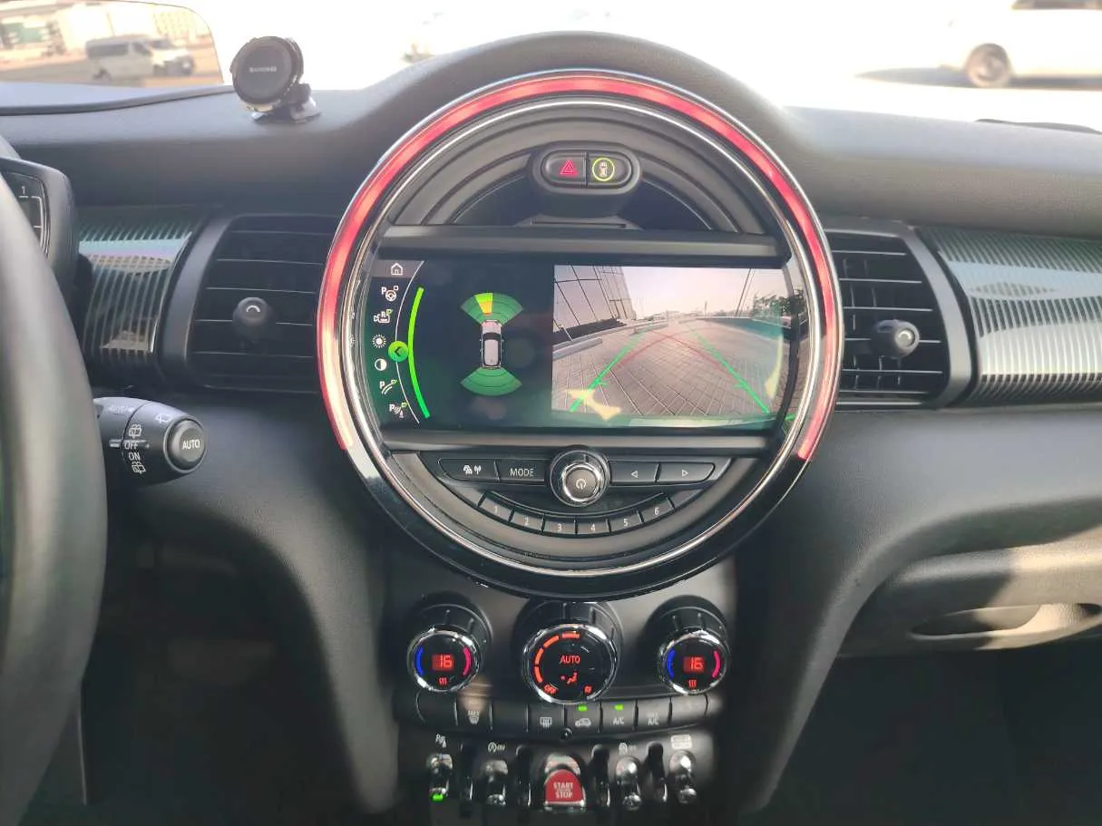 Car image 16