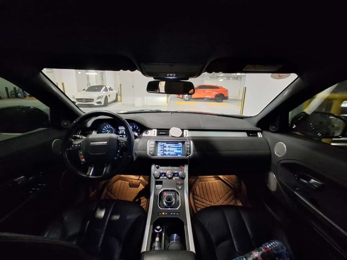 Car image 14