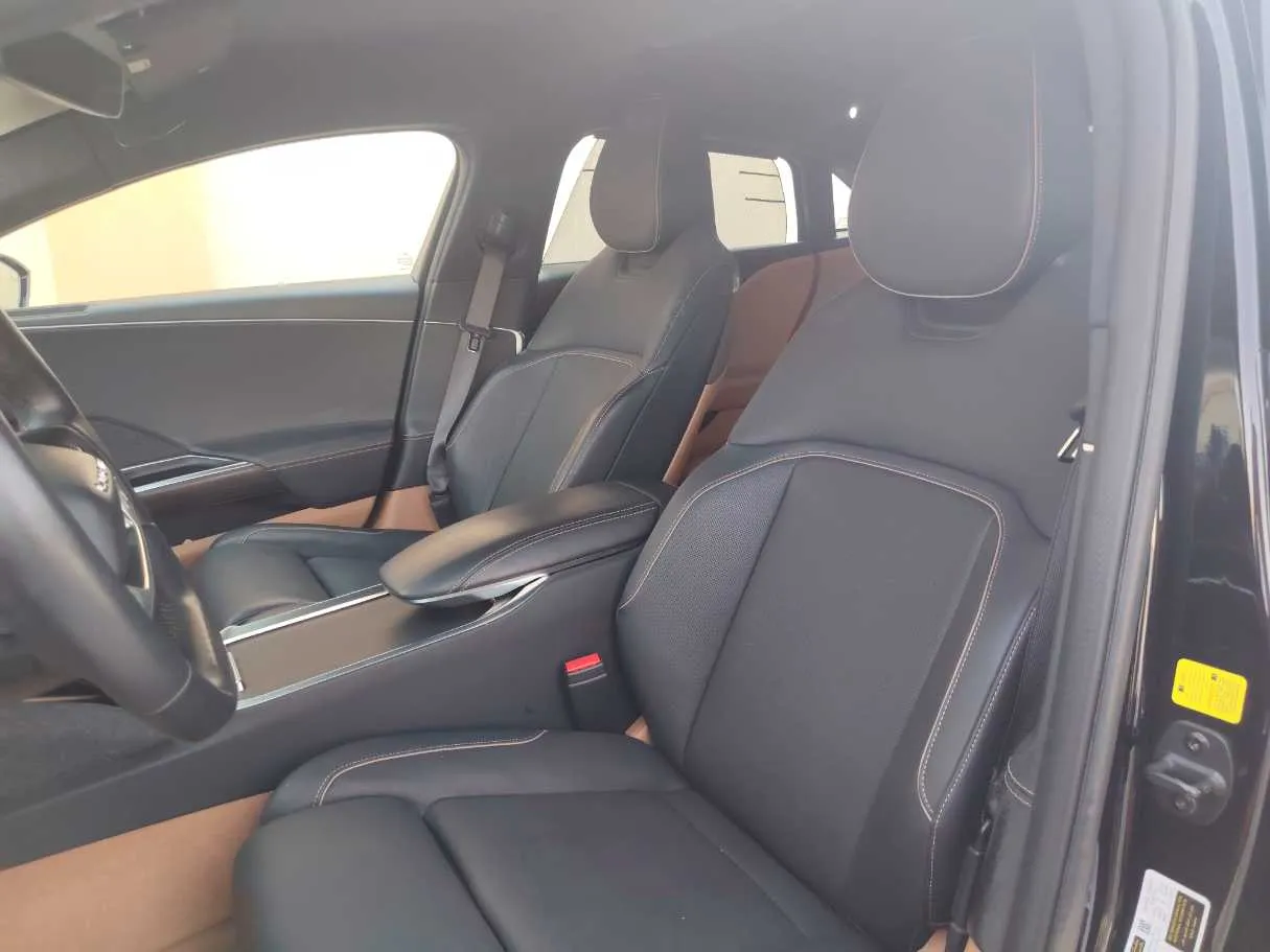Car image 13