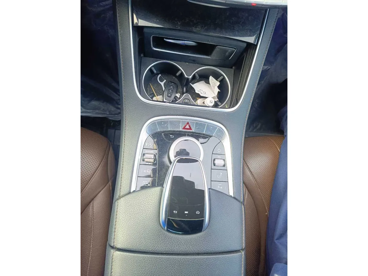 Car image 25