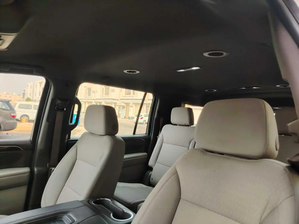 Car image 16