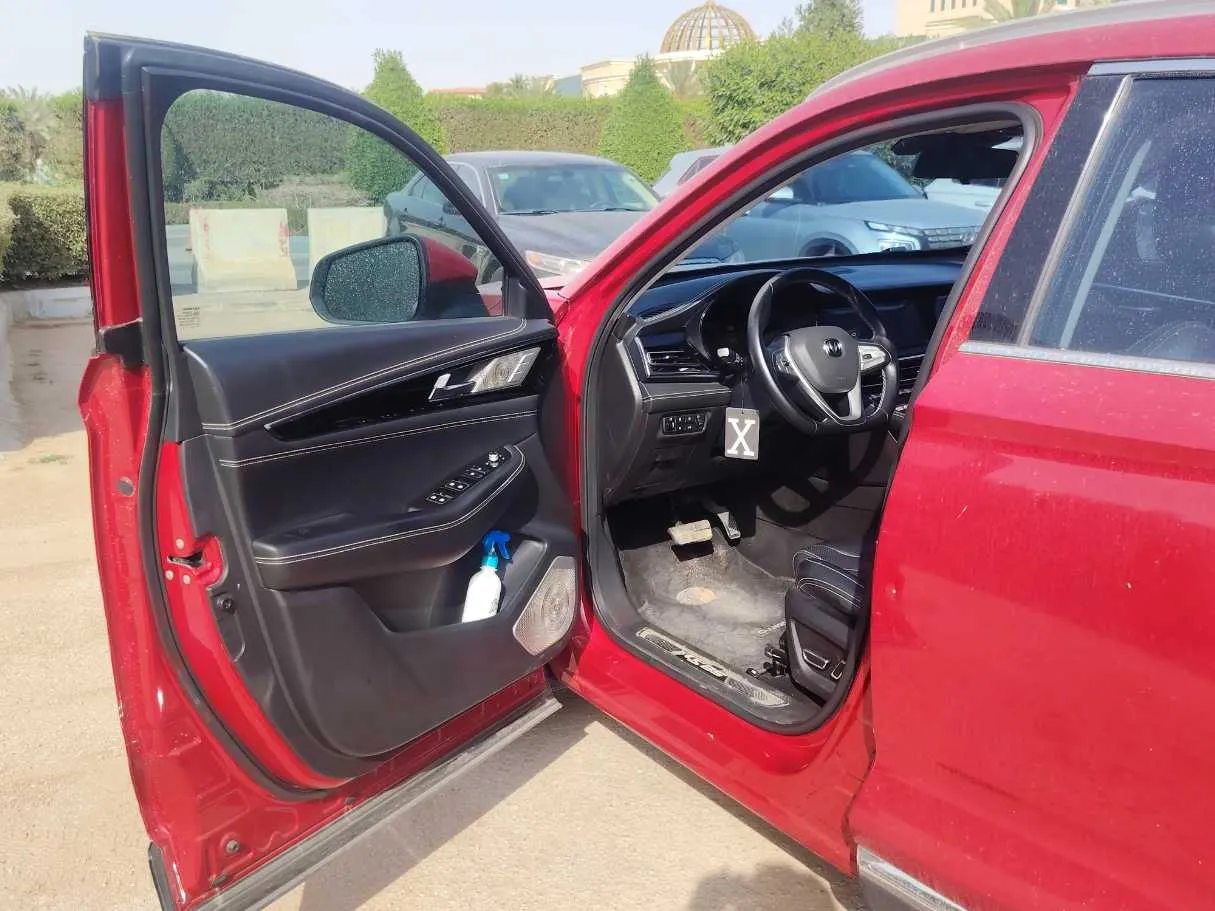 Car image 11