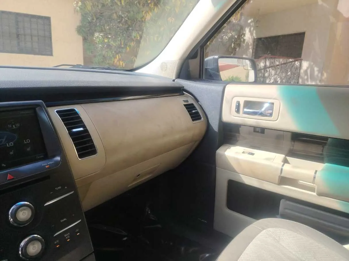 Car image 32