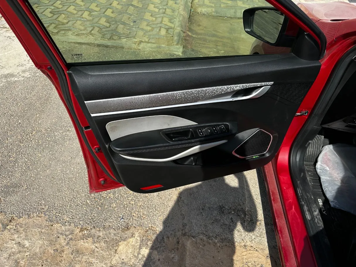 Car image 10