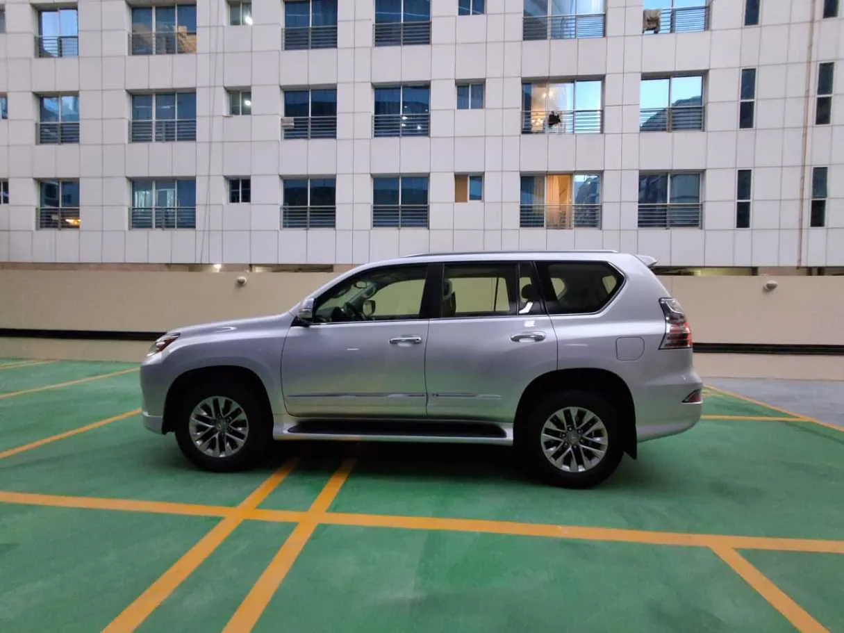 Car image 4