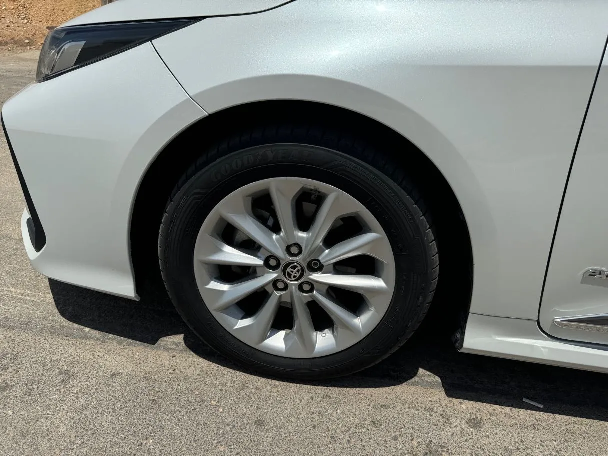 Car image 9