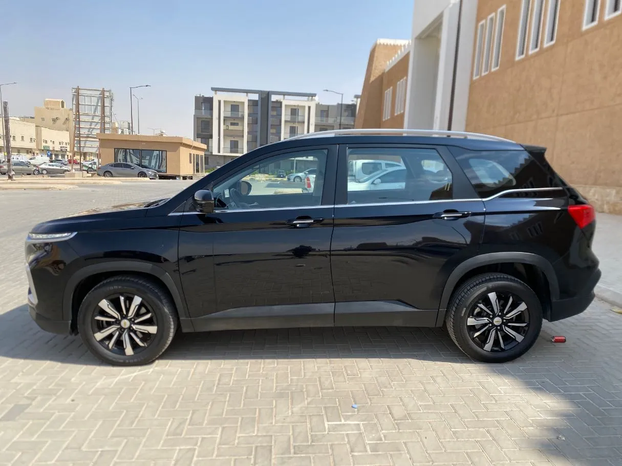 Car image 8