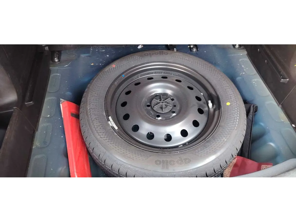 Car image 28