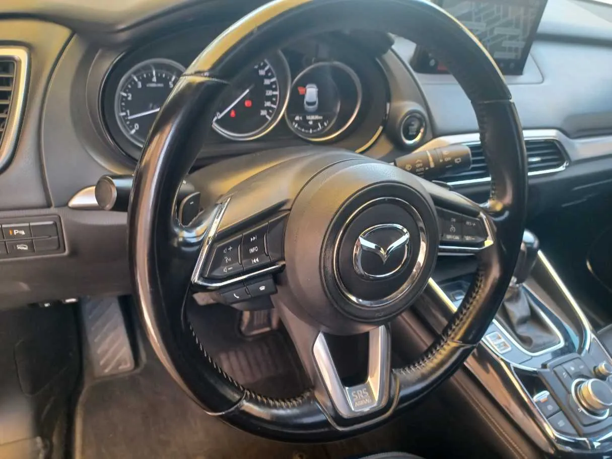 Car image 19
