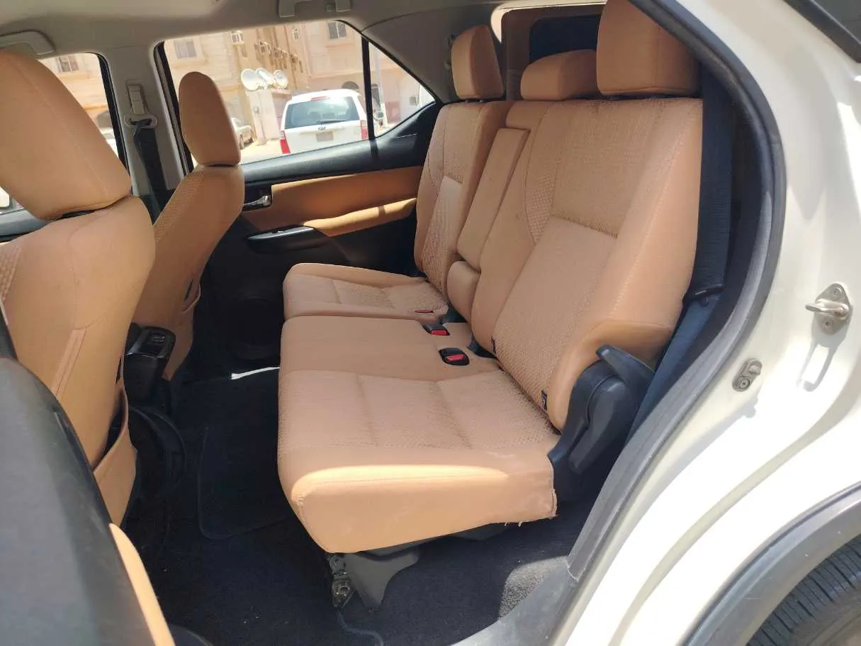 Car image 16