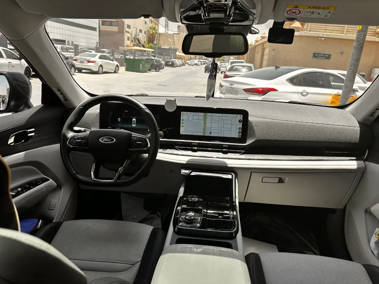 Car image 16