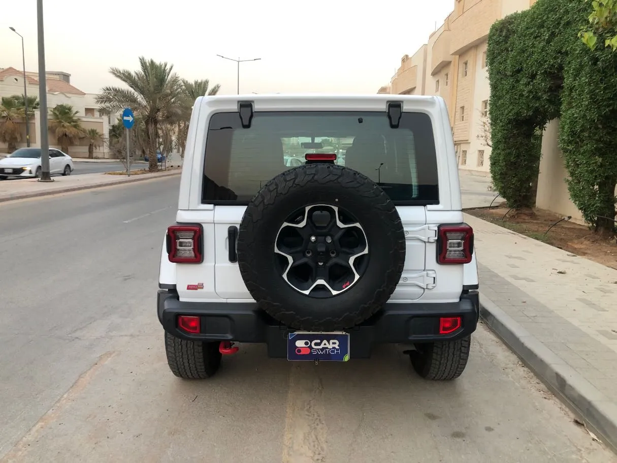 Car image 6