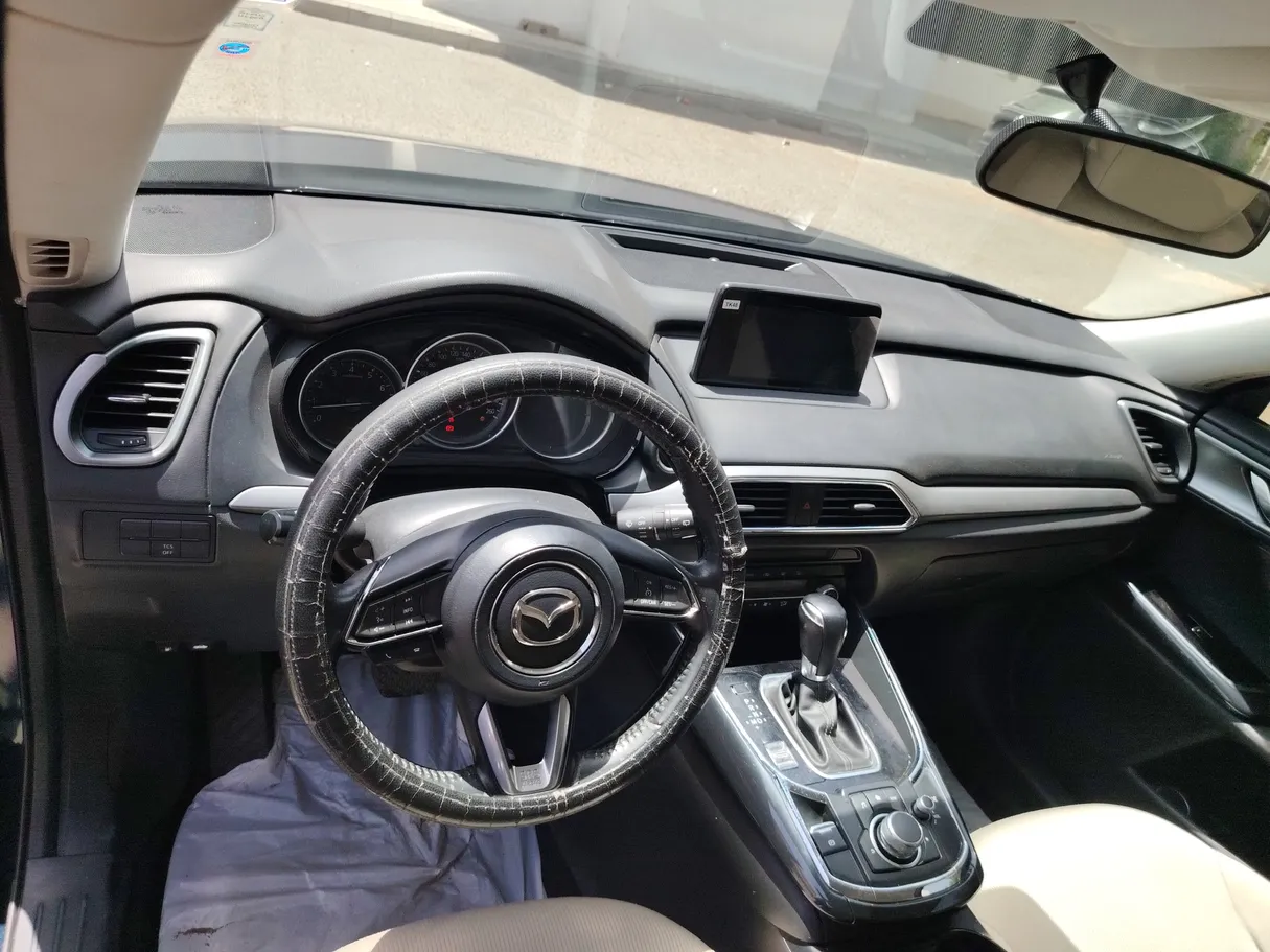 Car image 12