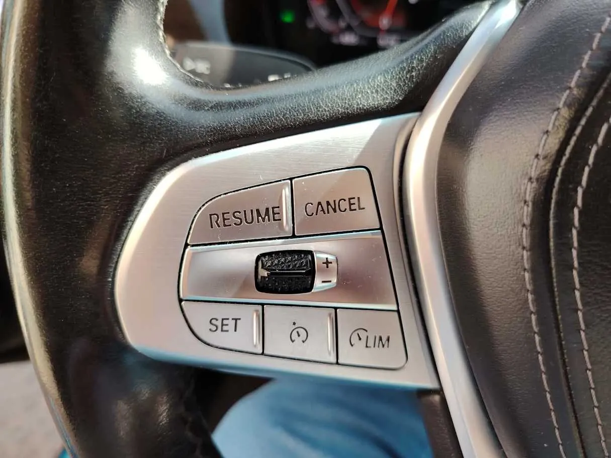 Car image 37