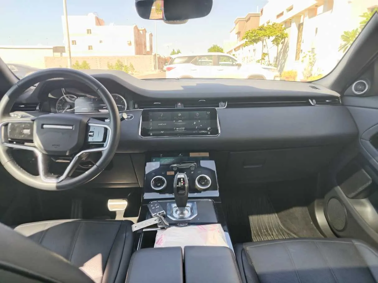 Car image 19