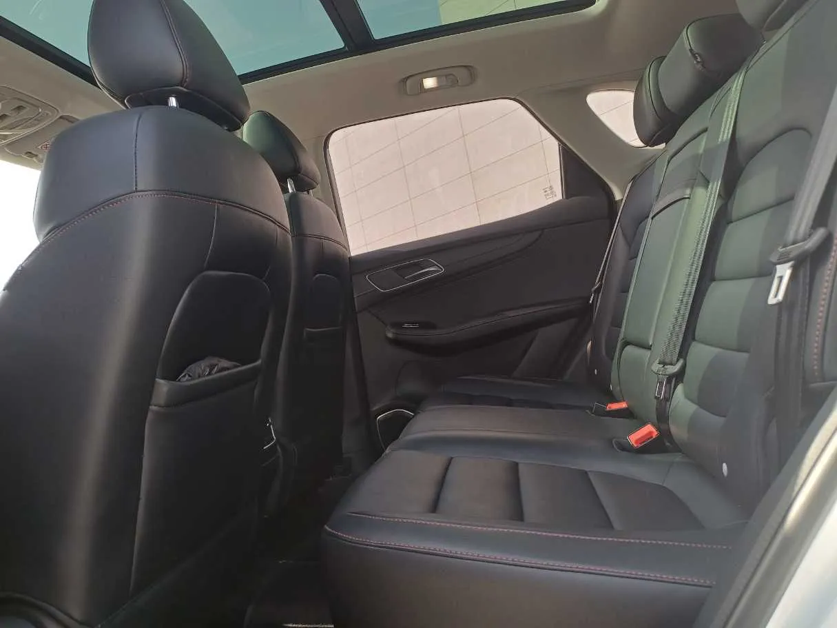 Car image 13