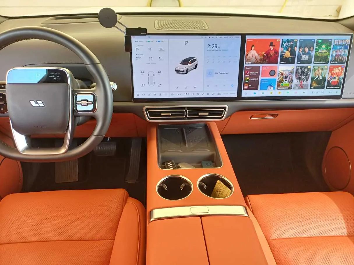 Car image 17