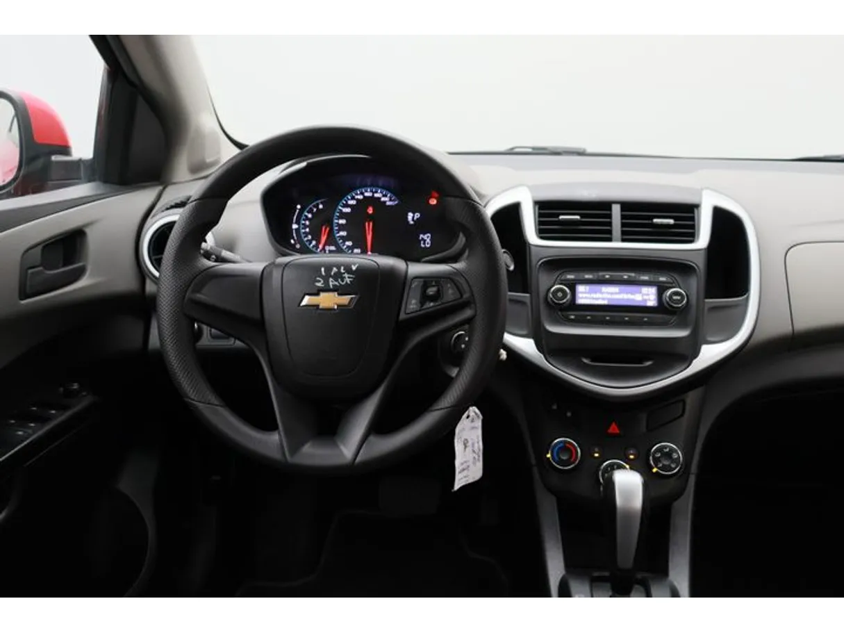 Car image 15