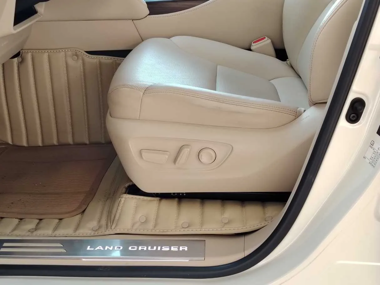 Car image 36