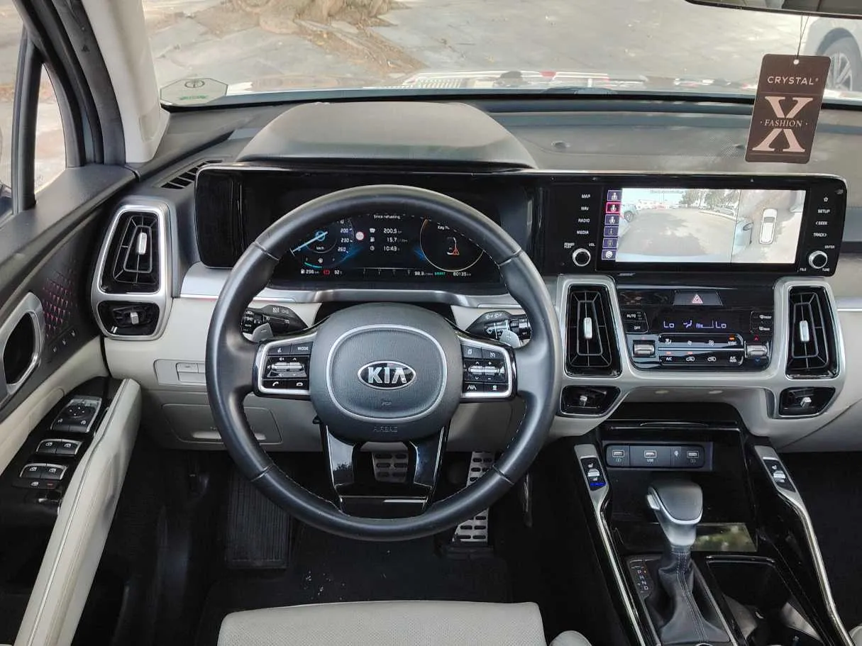Car image 26