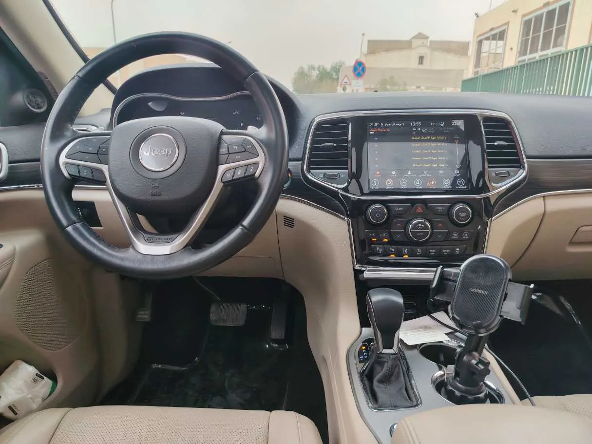 Car image 19