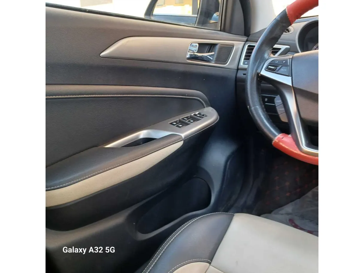 Car image 27