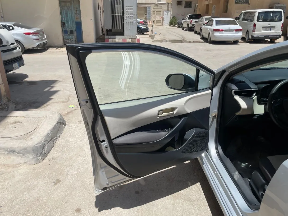 Car image 10
