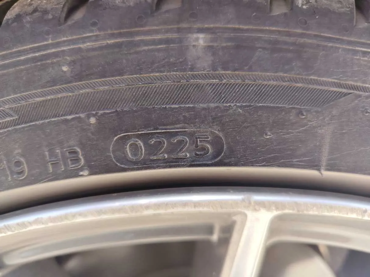 Car image 27