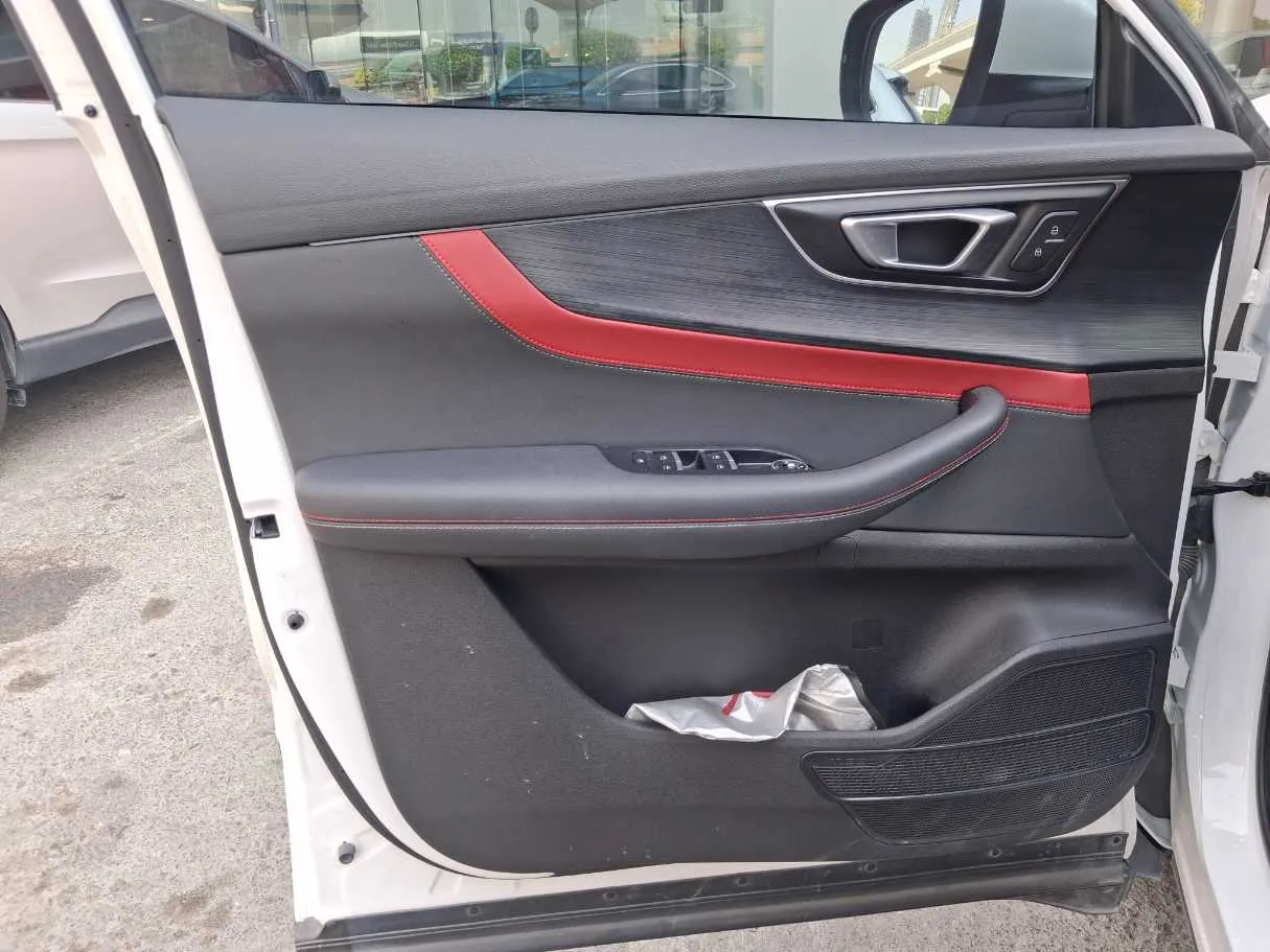 Car image 10
