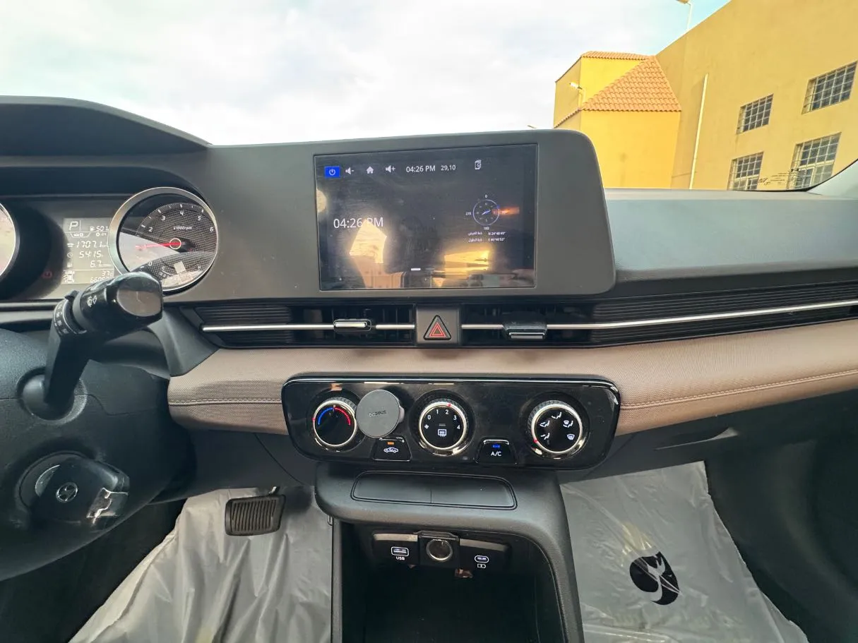 Car image 17