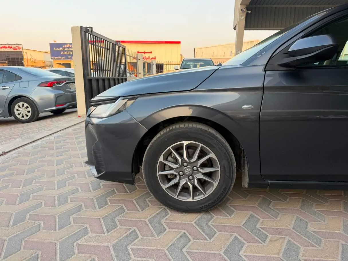 Car image 9