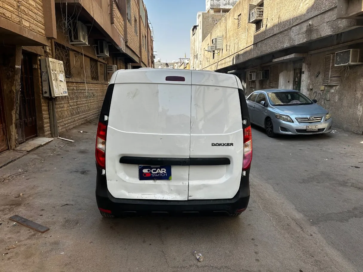 Car image 6