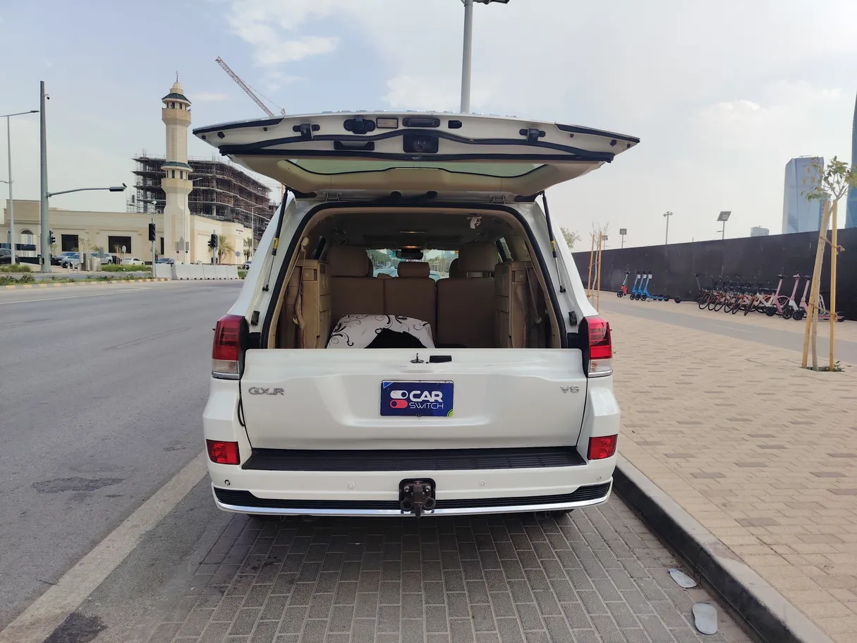 Car image 25