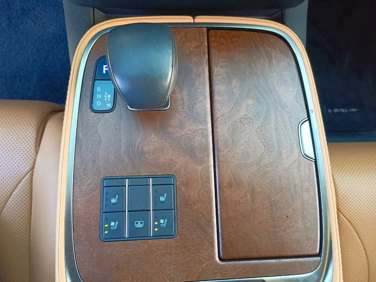 Car image 27