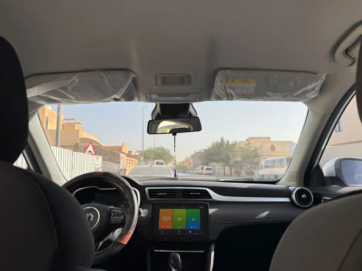Car image 14