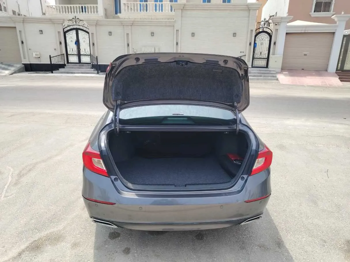 Car image 19