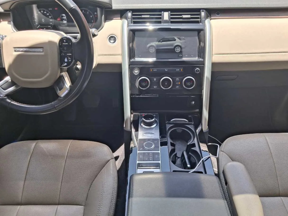 Car image 16