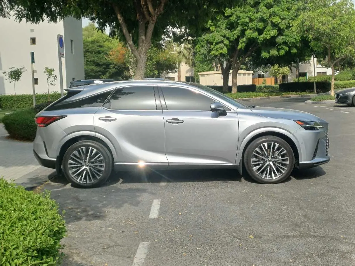 Car image 8