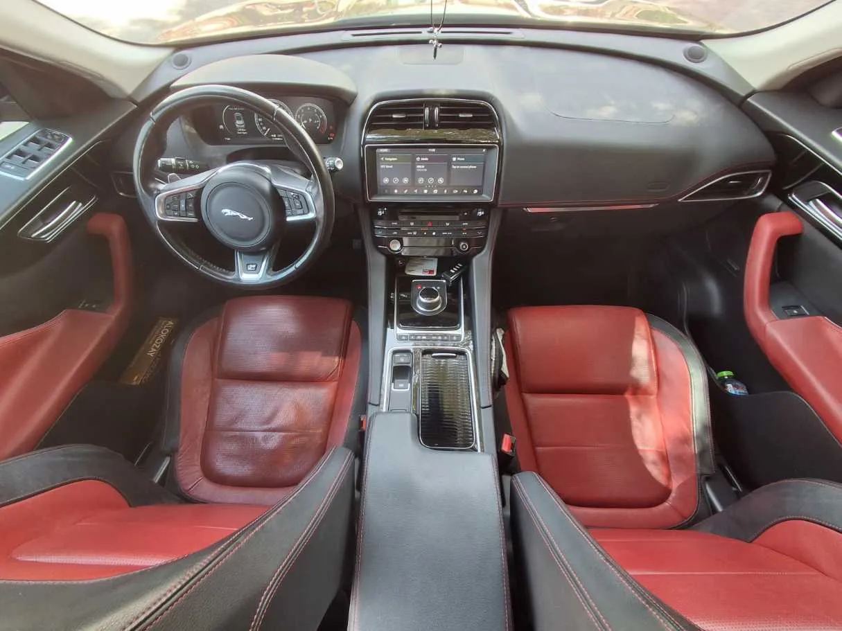 Car image 14