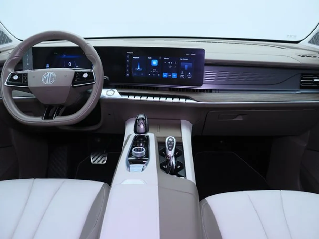 Car image 14