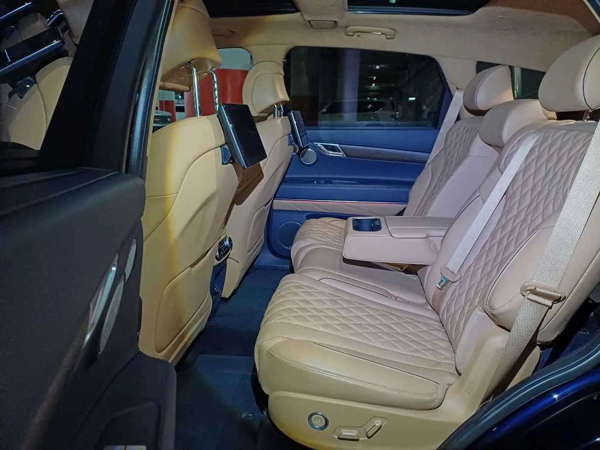 Car image 13