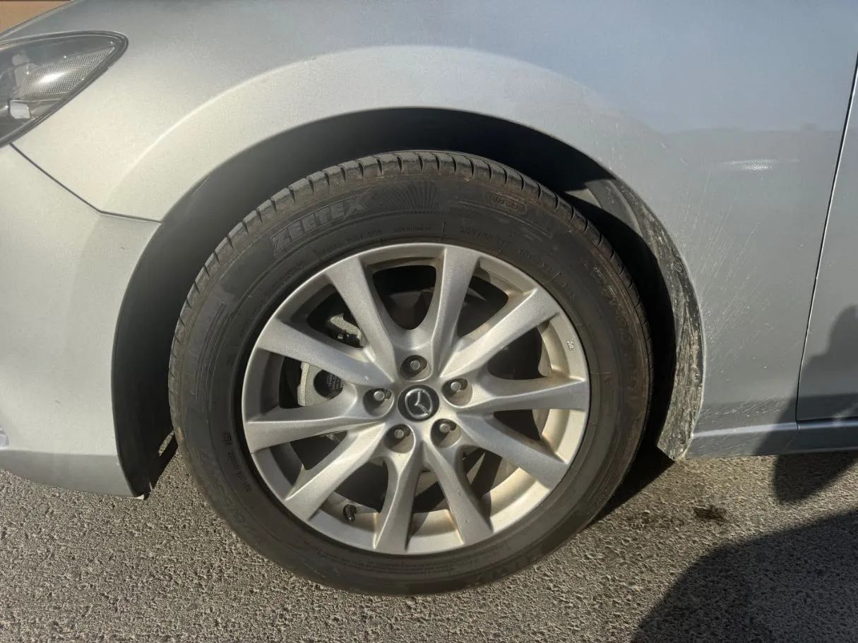 Car image 9