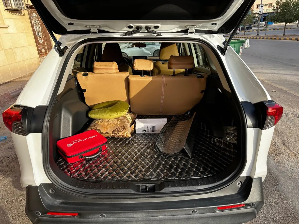 Car image 24
