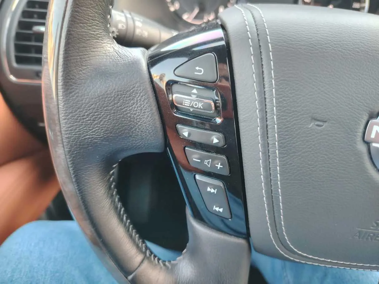 Car image 26