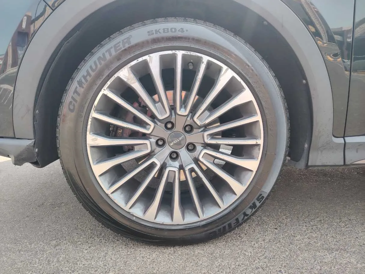 Car image 9