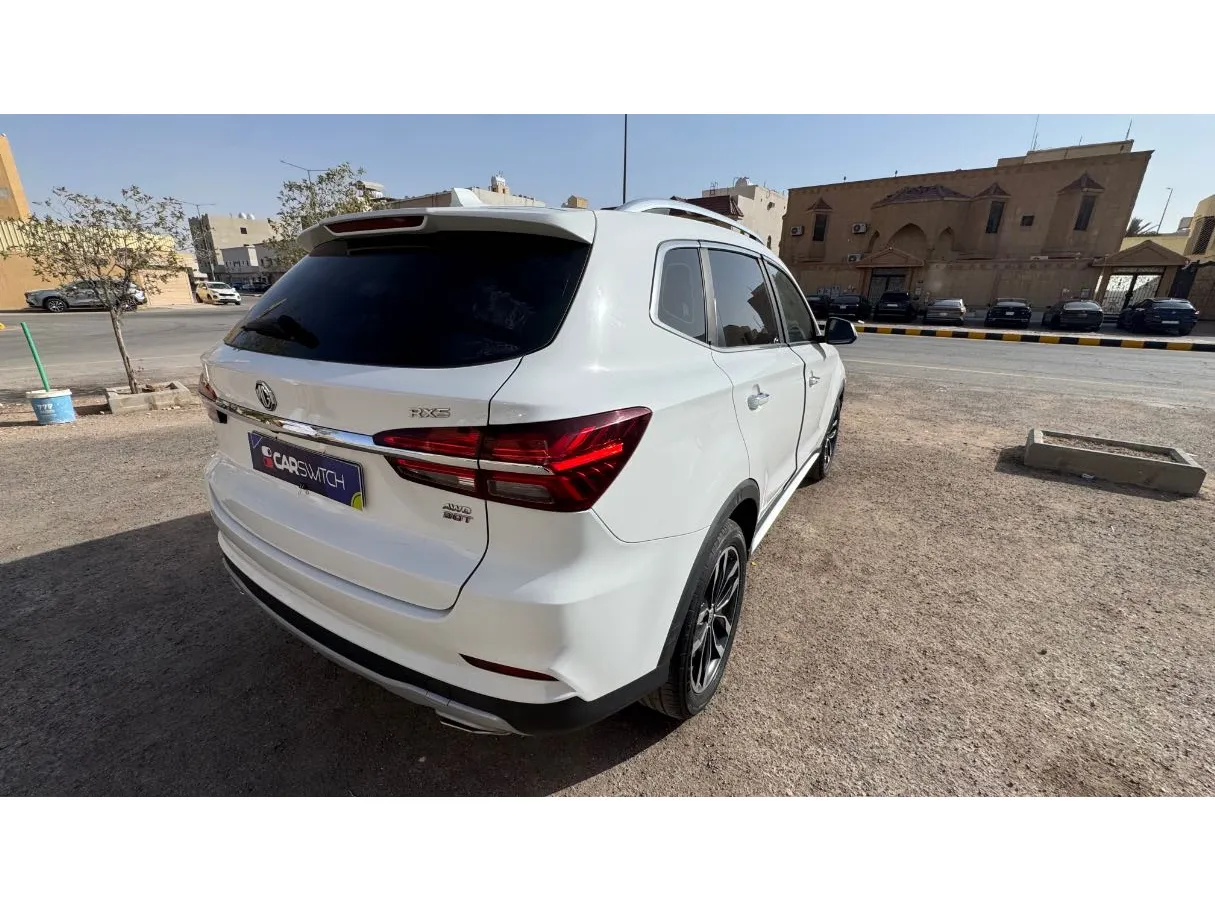 Car image 5